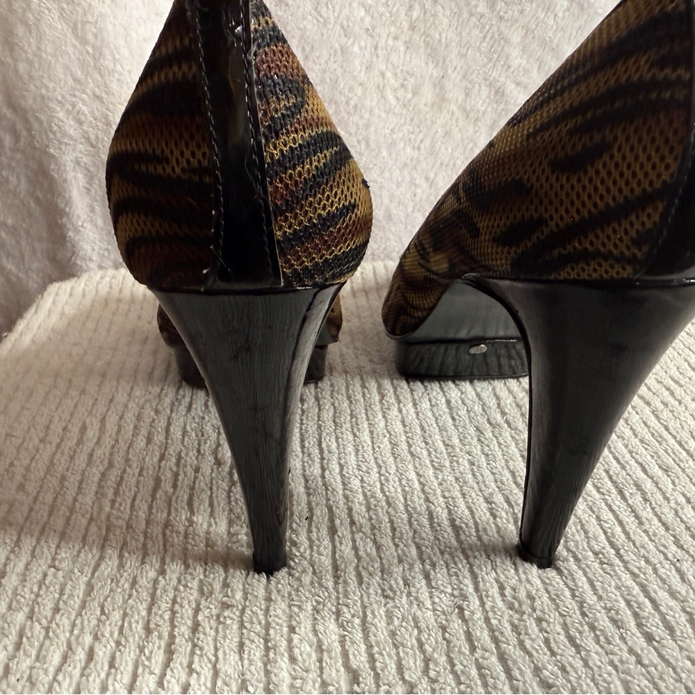 Carlos Santa kitten heels ! Tiger print size 10 - Picture 4 of 6